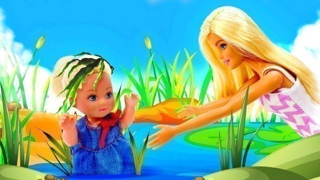 'Barbie Baby Doll Videos: Barbie Camper Van for a Picnic'