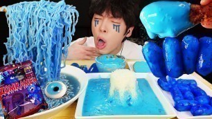 'ASMR MUKBANG | 파란 음식 챌린지 ! 좀비 라면 불닭 떡볶이 양념치킨 디저트 먹방 BLUE NOODLES BLUE FOOD EATING'