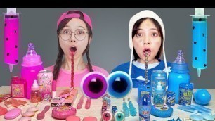 'Pink Food VS Blue Food Challenge 빨간색 파란색 음식 챌린지 EYEBALL JELLY LILI TV PLUS'