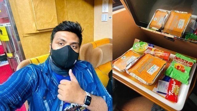 'Tejas Express Executive Class ke asli maze khana hi khana || IRCTC Food || Indian Railway'