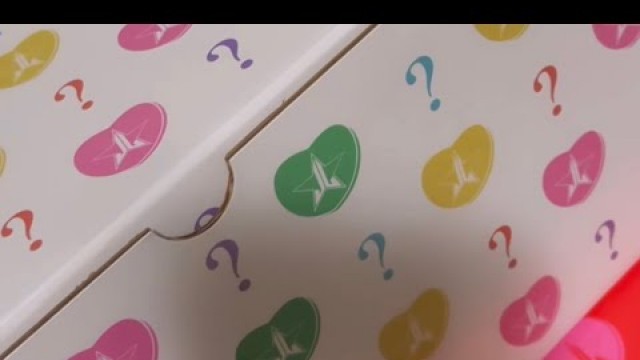 'Unboxing Valentines Day Mystery boxes by Jeffree Star Cosmetics