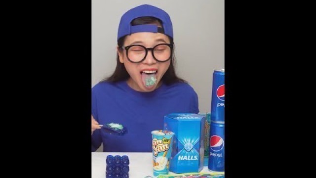 'Red Food VS Blue Food Challenge 빨간색 파란색 음식 챌린지 LILI TV #short'