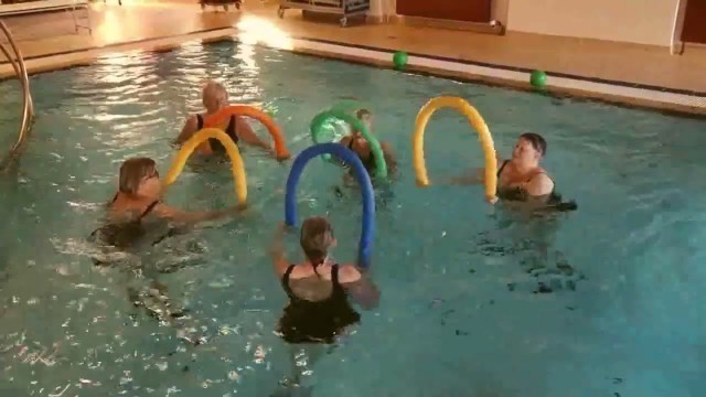 'Aqua Fitness i Varmtvandsbassin med Rupali. Næstved firma sport.'