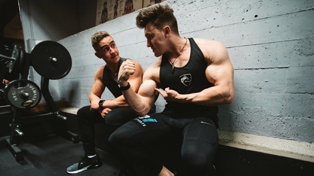 'EPIC BICEP & TRICEP AMSTERDAM WORKOUT ft. Zac Perna'