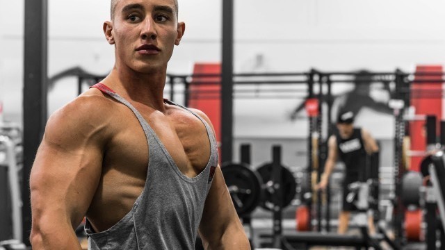 'Zac Perna trains Arms with Strong Liftwear - Visual pre workout'