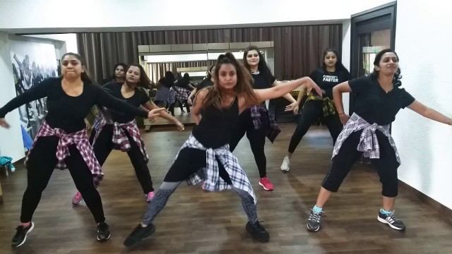 'Malhari ||  warm up song zumba fitness WORKOUT ROUTINE'