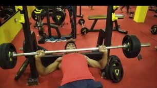 'Flat Barbell Bench press chest workout in the gym 25kg,fitness star'