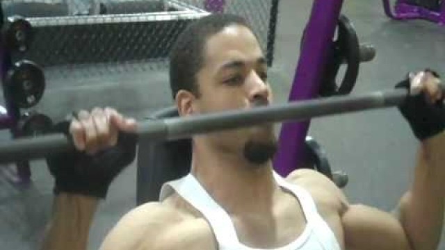 'SHOULDER WORKOUT TO BUILD MUSCLE FAST at PLANET FITNESS!!!! @hodgetwins'